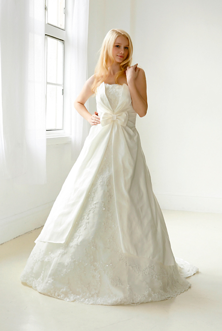 ウェディングドレスAライン